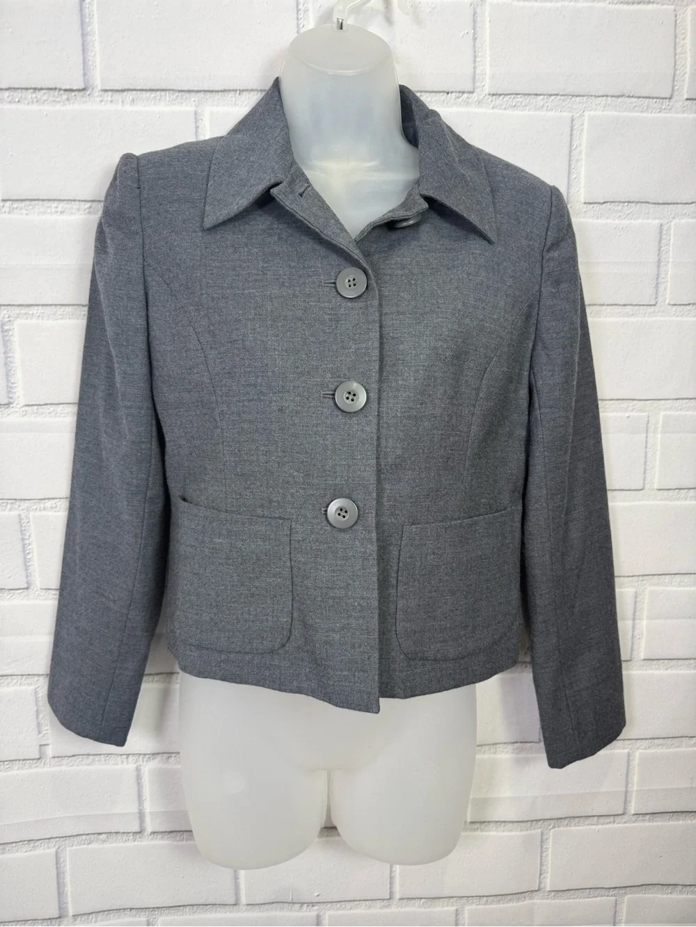 Chadwicks Gray 100% Wool Cropped Blazer Jacket Petite 2P Career Office Classic